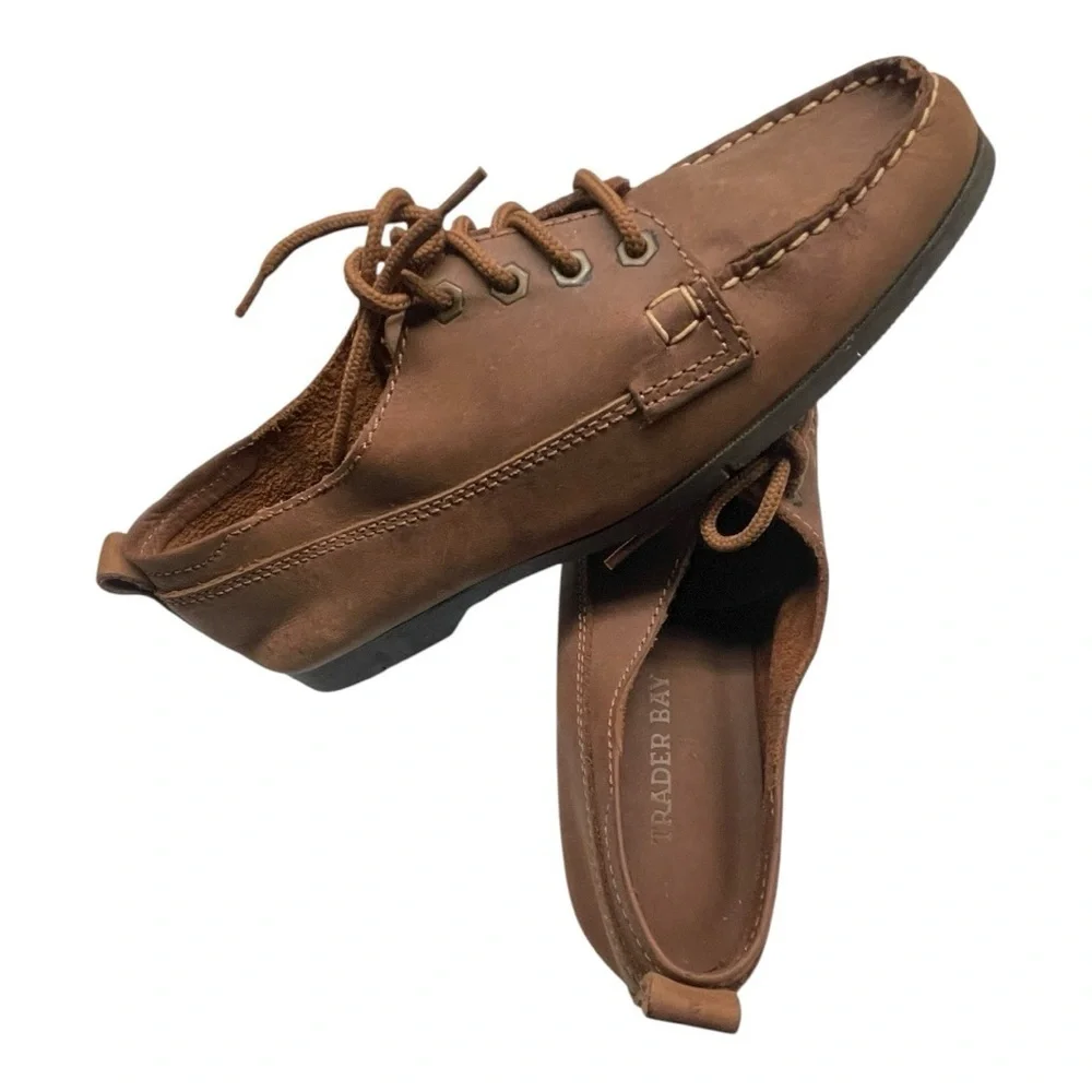 Trader Bay brown leather moccasins / boat shoes Size 9
